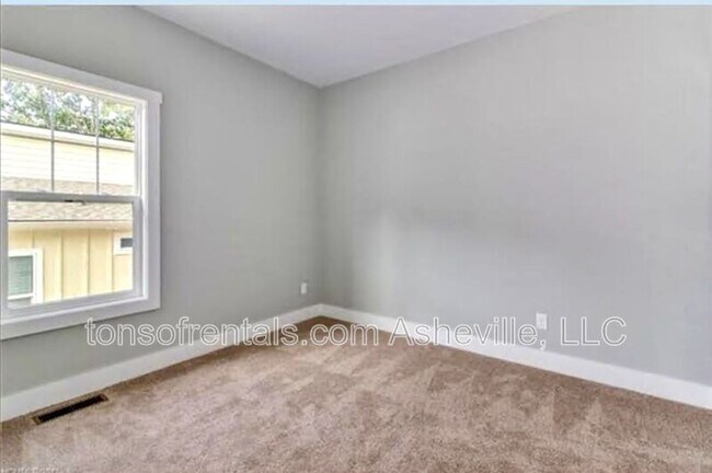 Building Photo - 8 Loblolly Ln