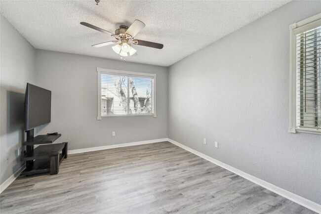 Building Photo - 10263 Gandy Blvd N