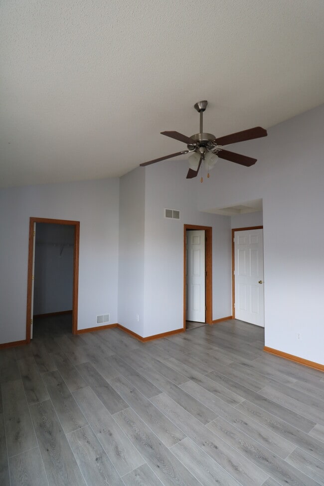 Building Photo - 7860 Old Carriage Ct