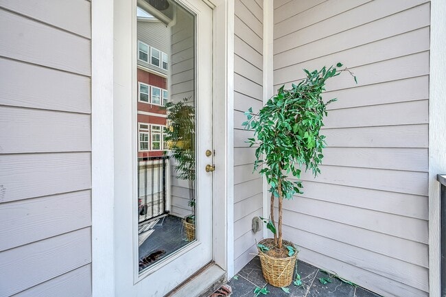 Building Photo - 2116 Oatfield Dr