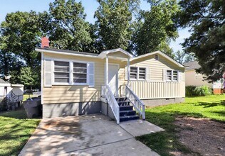 Building Photo - 914 Wainwright Ave