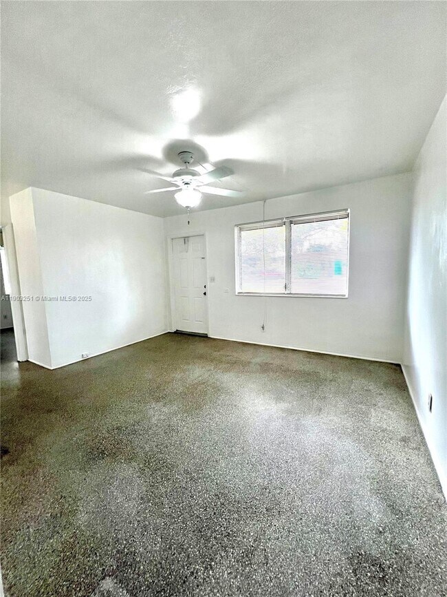 Building Photo - 730 NW 1st Ct