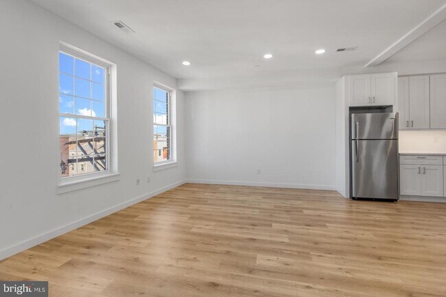 Building Photo - 2045 Trenton Ave