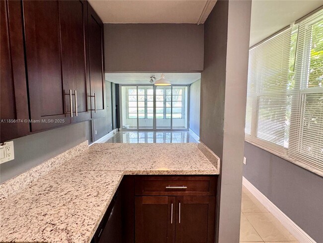 Building Photo - 9495 Evergreen Pl