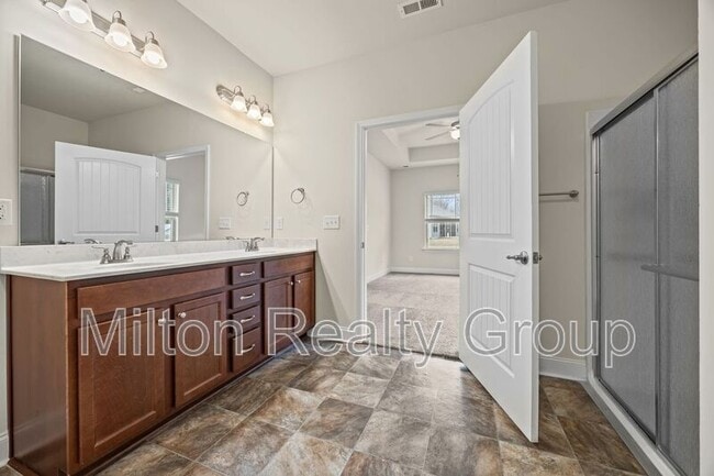 Building Photo - 178 Woodwater Cir