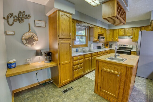 Building Photo - Monthly Waterfront Cabin with Slip