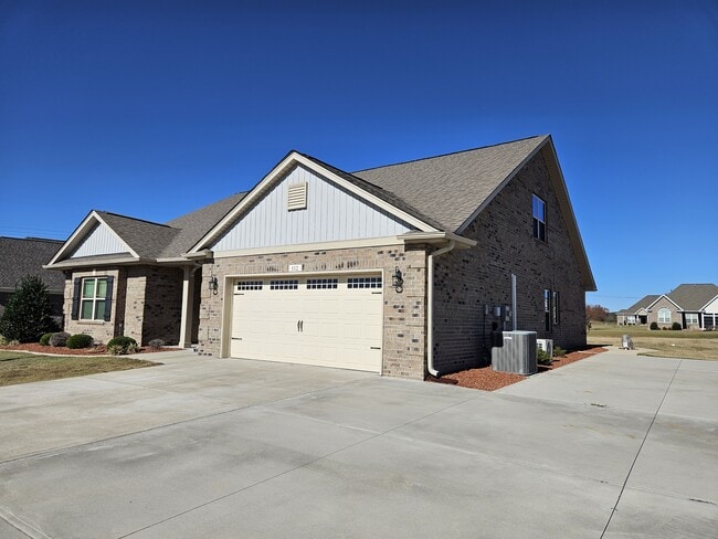 Building Photo - 112 Mergini Dr