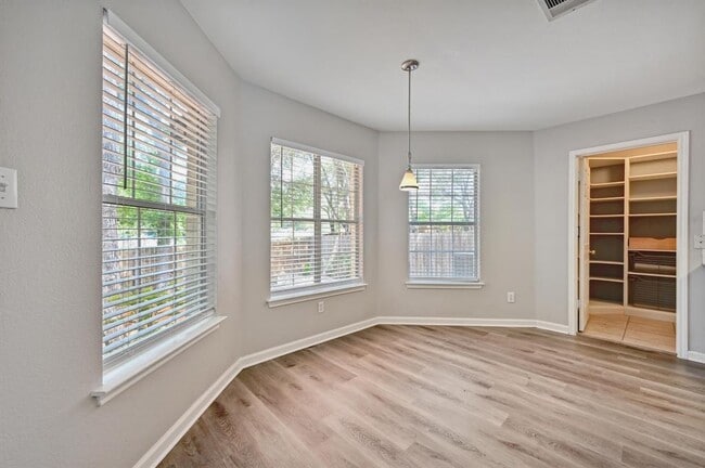 Building Photo - 8139 Evadean Cir
