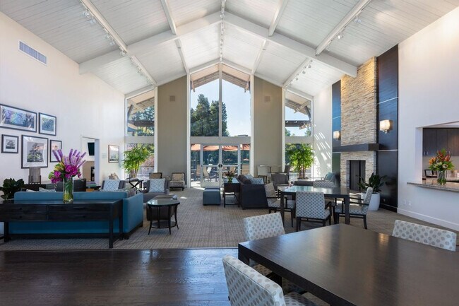 Building Photo - 1560 Sand Hill Rd