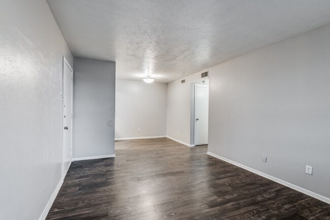 Building Photo - 834 Timberlake Dr