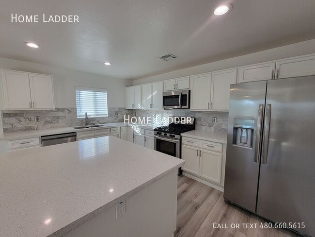 Building Photo - 2301 N 27th St