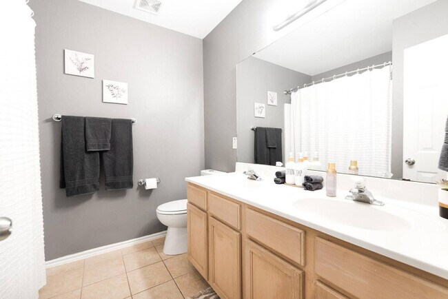 Building Photo - 7418 Lake Livingston Dr