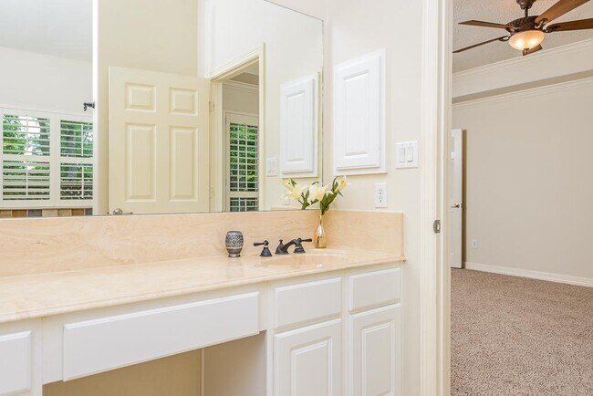Building Photo - 12330 Timber Hollow