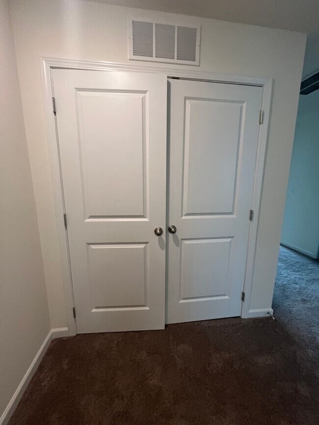 Building Photo - Brand New Townhome – Modern Comfort & Conv...