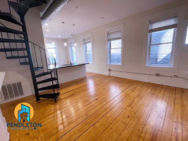 Building Photo - 514 E 12th St
