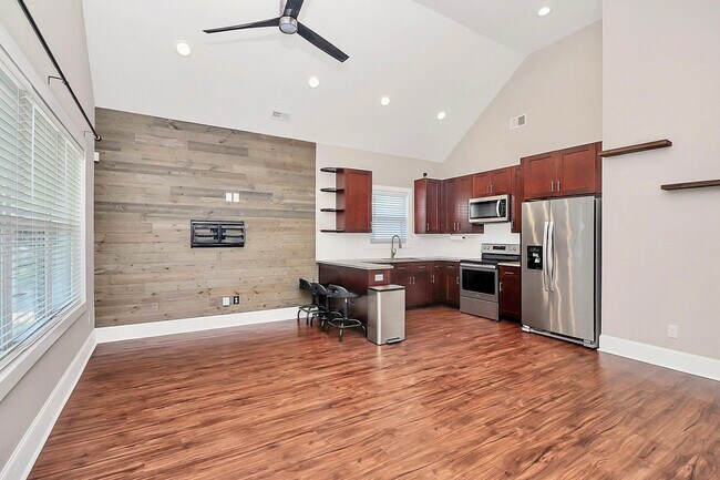 Building Photo - Newer Build Single Family in Washington Heights!