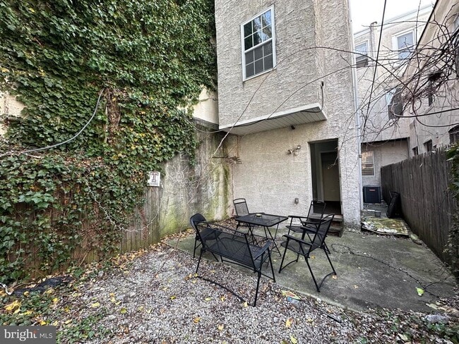 Building Photo - 1835 N Bouvier St