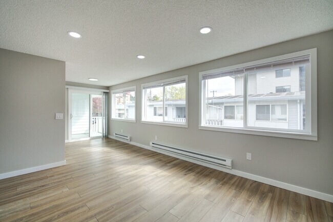 Building Photo - 13737 32nd Ave NE