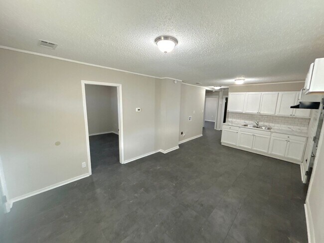 Building Photo - 2971 Forrest Ave