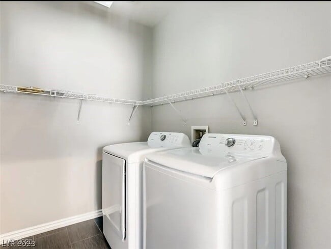 Building Photo - 227 Charming Ct