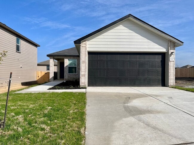 Building Photo - 3 Bedroom/2 Bath Skyview Subdivision