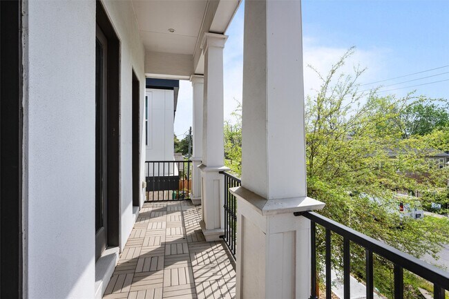 Building Photo - 1136 Adele St