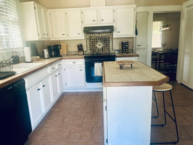 Building Photo - 1615 30th St