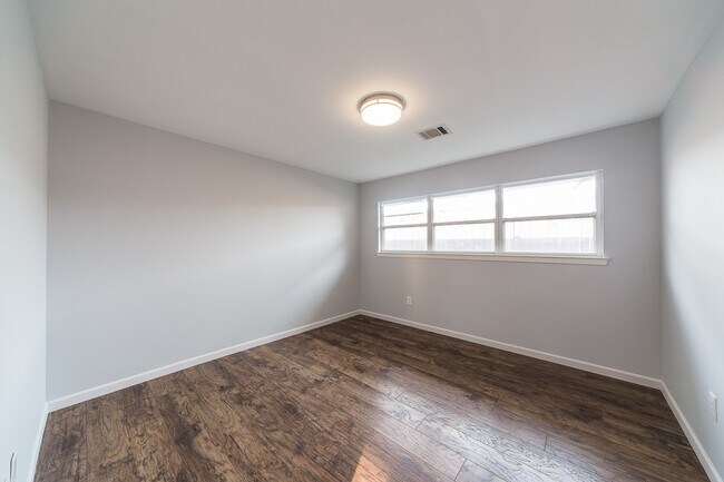 Building Photo - 3627 Tartan Ln