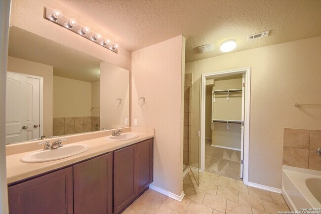 Building Photo - SPACIOUS 4-BEDROOM OFFERING 50% OFF FIRST ...