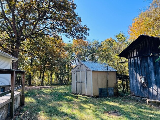 Building Photo - 2 bed 1.5 Bath Single Family Home