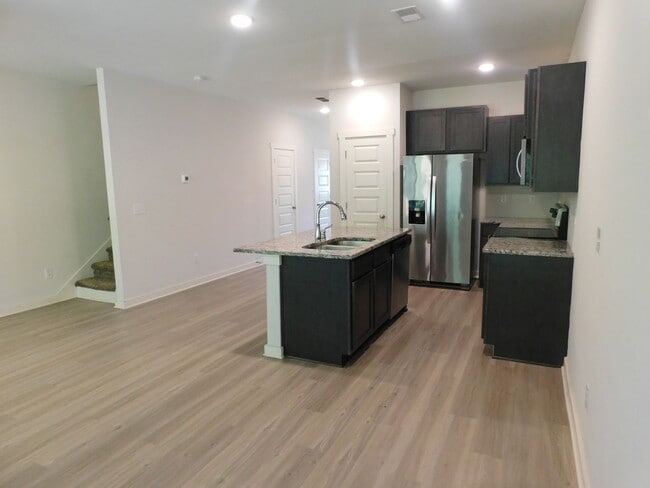 Building Photo - 672 The Heights Ln