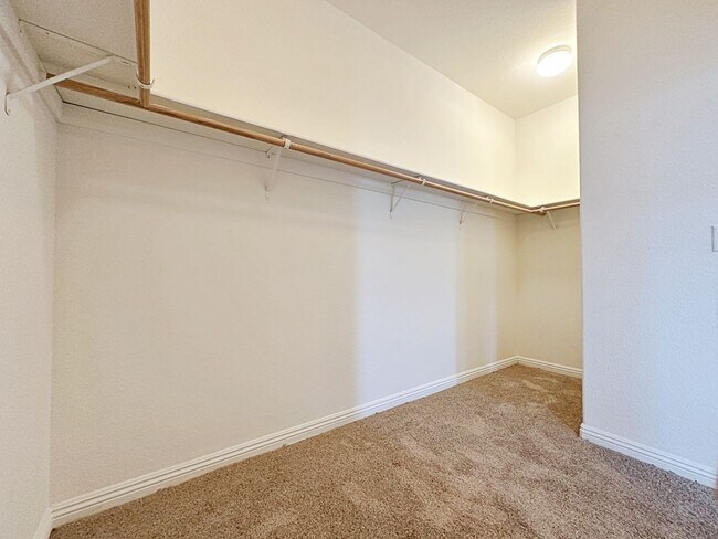 Building Photo - 4 BEDROOM HOME 3 CAR GARAGE ON A CORNER LO...