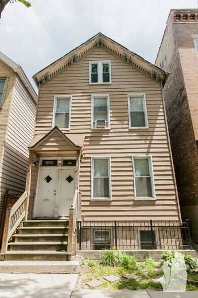 Building Photo - 3309 N Southport Ave