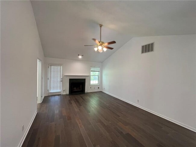 Building Photo - 678 Arbour Way