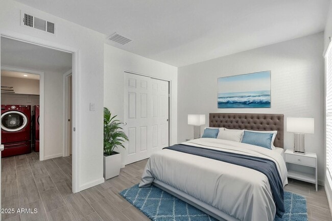 Building Photo - 3922 E Dahlia Dr