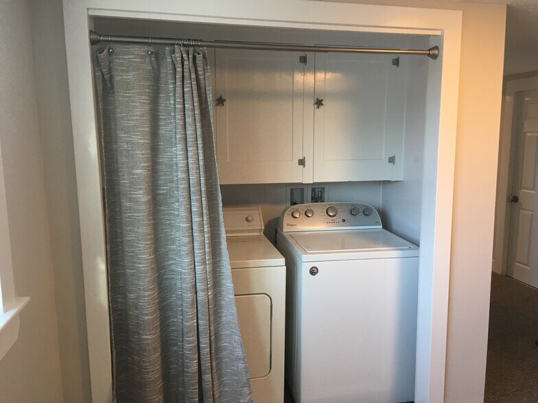 Laundry in Unit - 8 Skerry St