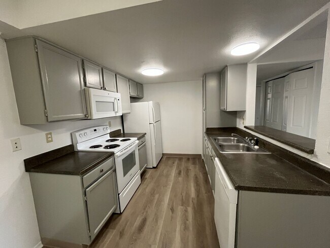 Building Photo - 2bd/2ba Washer/Dryer in unit!!!