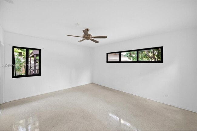 Building Photo - 1100 N Shore Dr