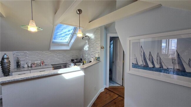 Building Photo - 42 Kay St