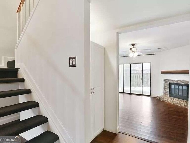 Building Photo - 2032 Powers Ferry Trce SE