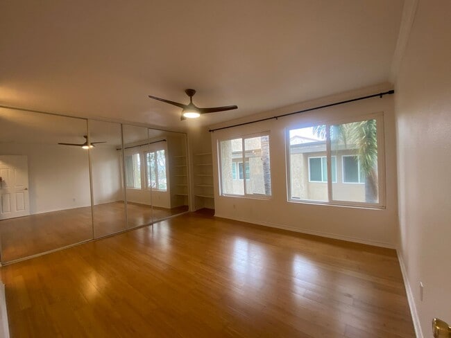 Building Photo - Charming 2 Bed, 2 Bath Carlsbad Condo
