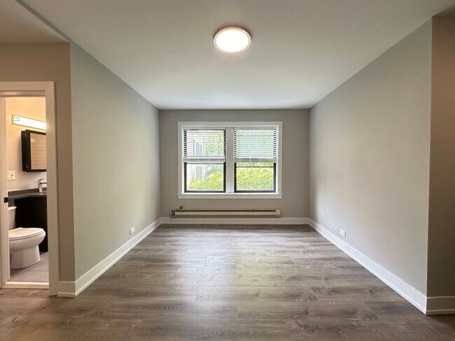 Building Photo - 4551 N Damen Ave