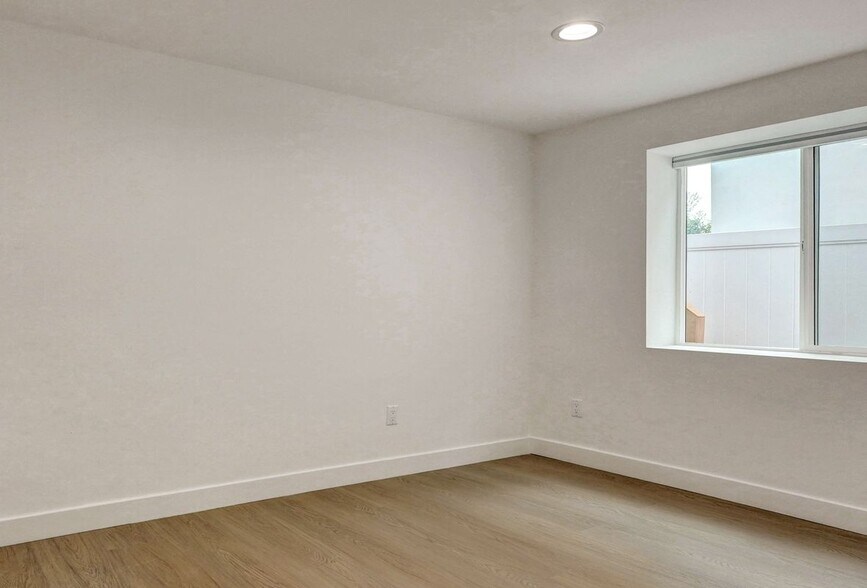 Building Photo - 644 Pier Ave