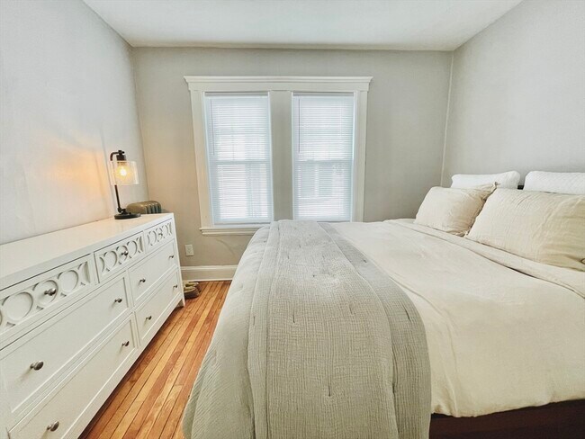 Building Photo - 15 Woods Ave