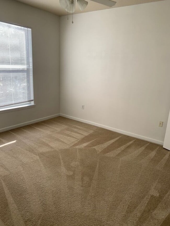 Building Photo - Condo for rent