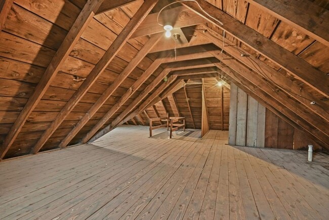 Building Photo - Newly Renovated 4-Bedroom House with Moder...