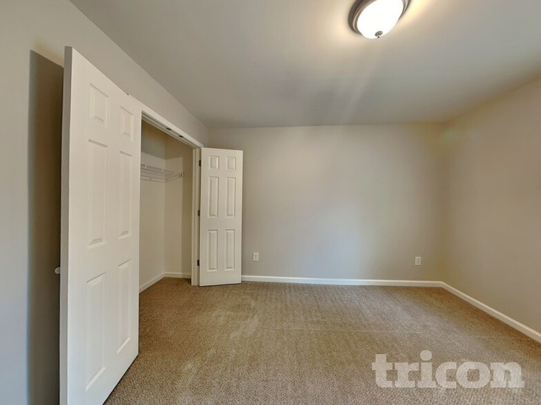 Building Photo - 110 Summerbrook Rd