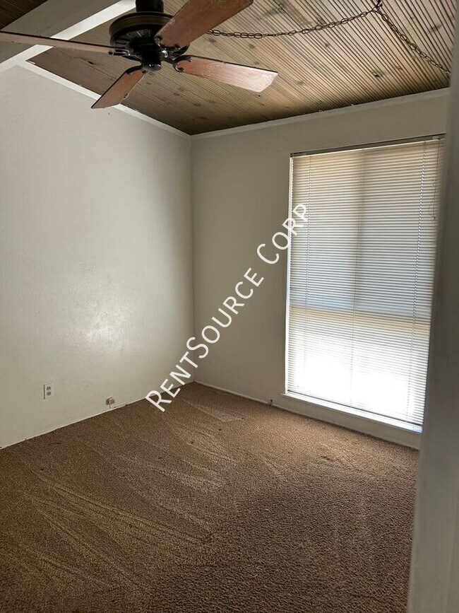 Building Photo - 561 Frances Dr