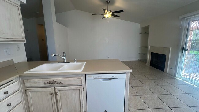 Building Photo - Single Story Rosamond home
