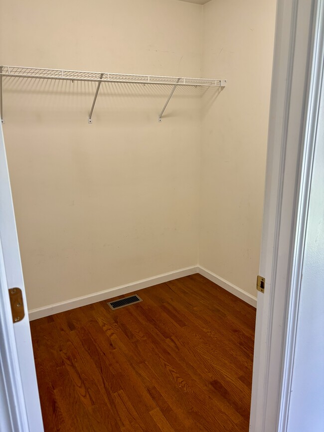 Building Photo - 12 Picardy Pl